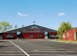 Newick’s Seafood Restaurant – Dover, NH Newick's Seafood Restaurant - Dover, New Hampshire | I-95 Exit Guide